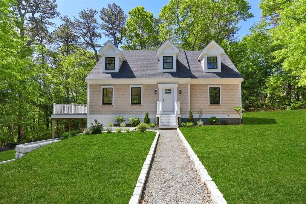 41 Little John Rd, Falmouth