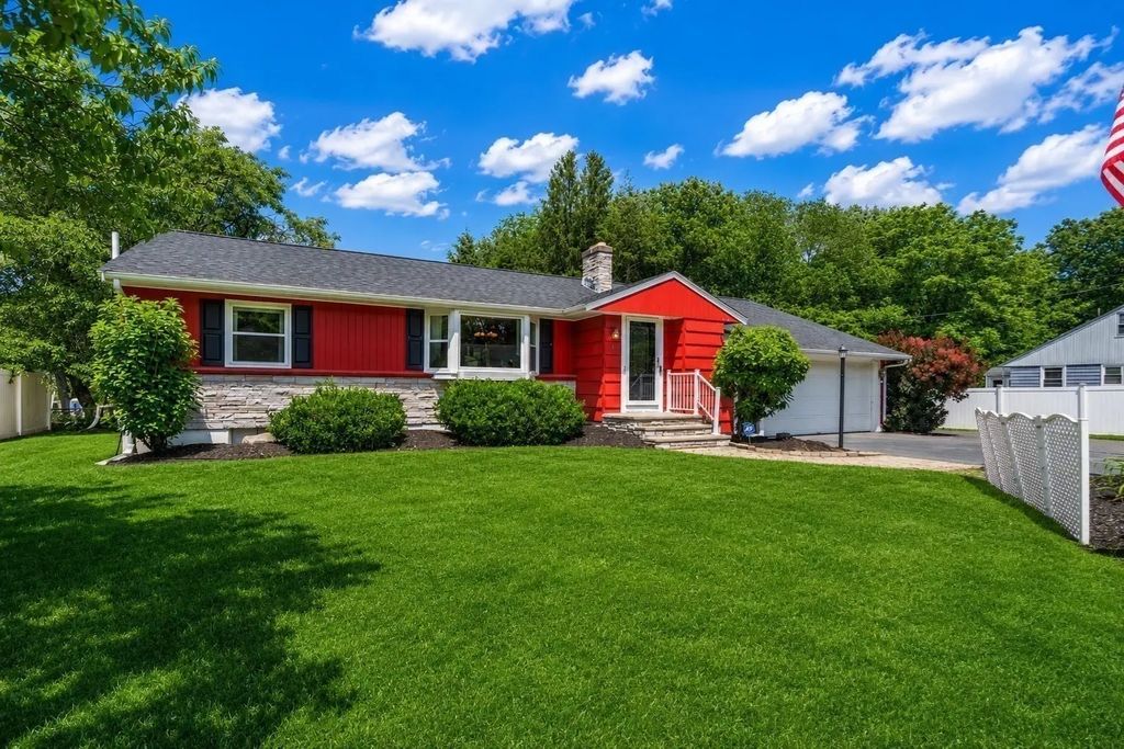 11 Sunset Dr, Easton
