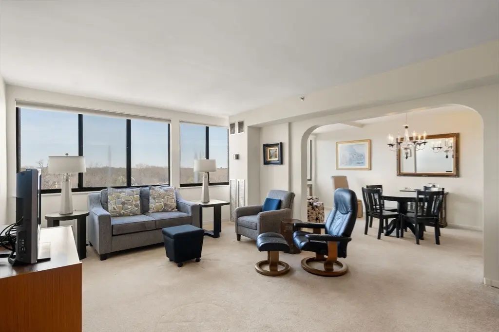 250 Hammond Pond Parkway #1111s, Newton