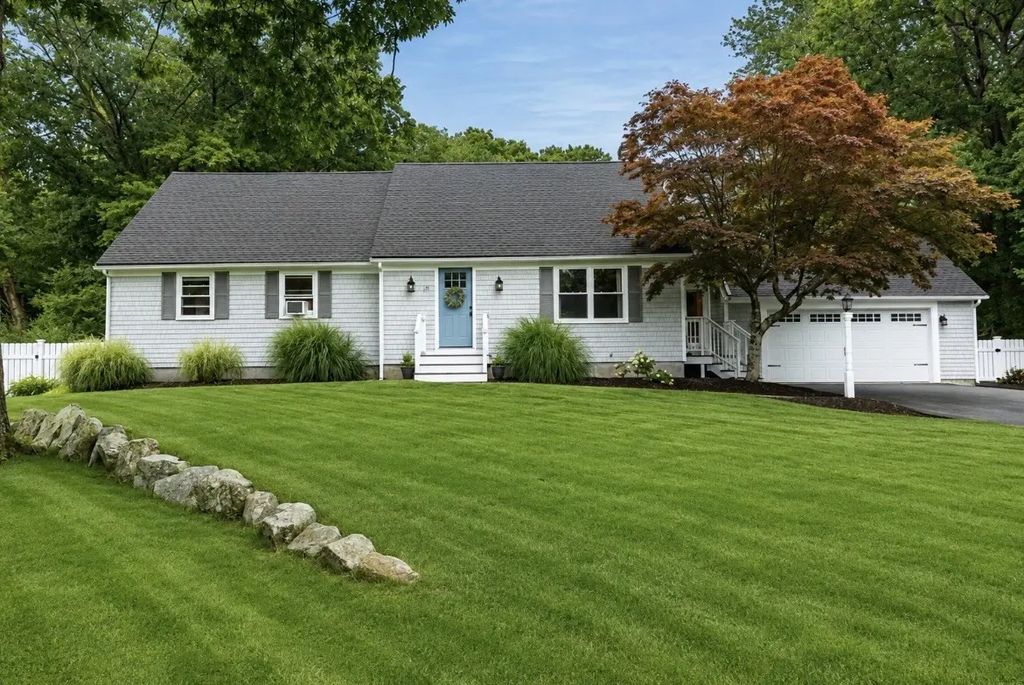 13 Old Powder House Rd, Lakeville