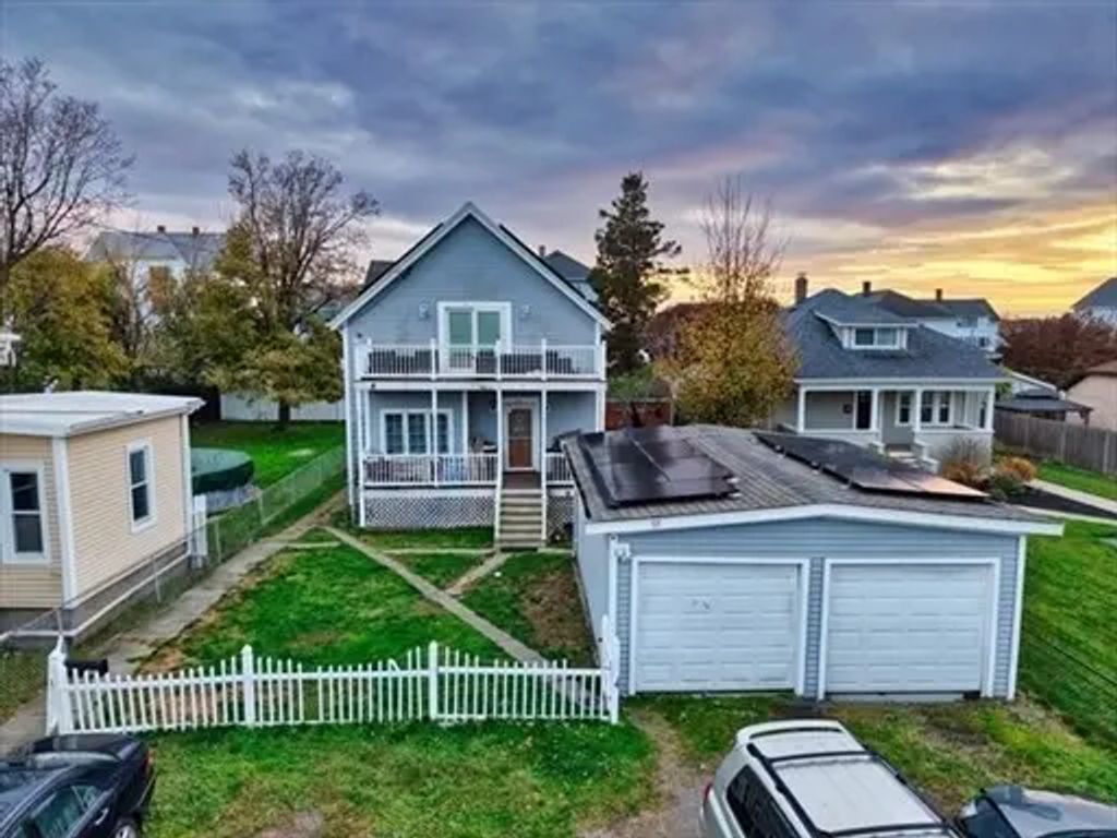 355 Peckham St, Fall River