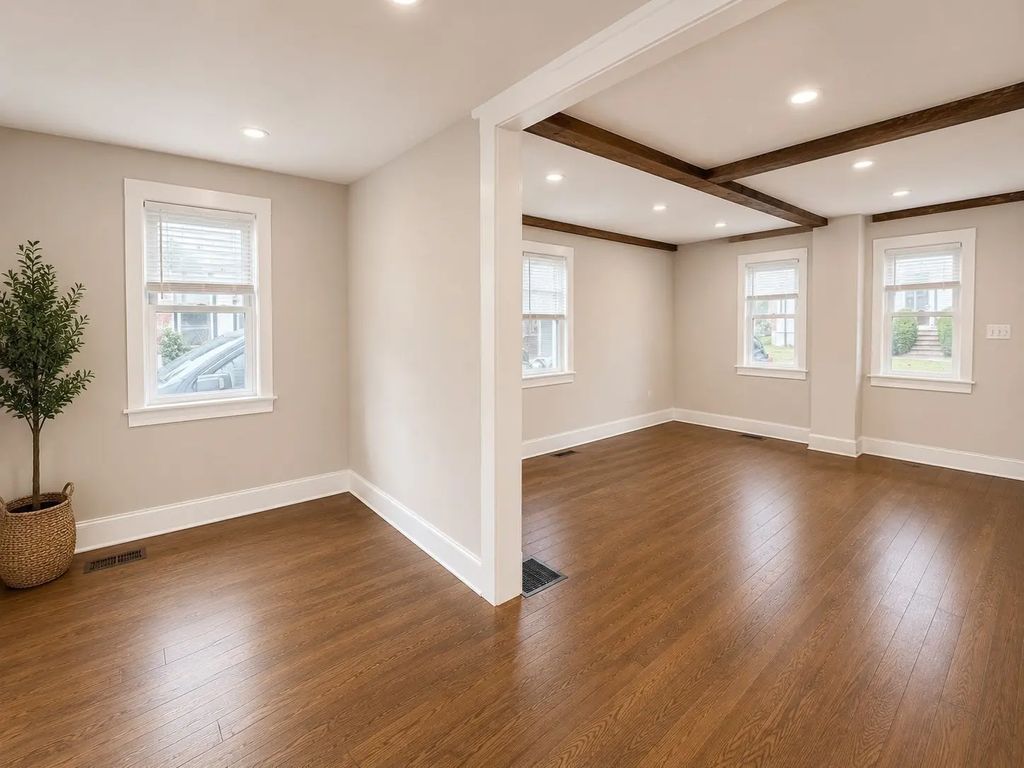 16 Hazelnut Pl #16, Dedham