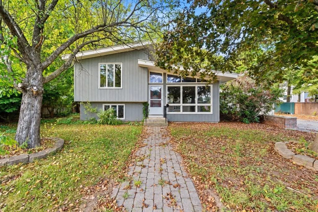 59 Hally Rd, Lowell