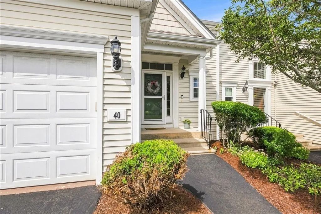 40 Stonebridge Dr #40, Hanson