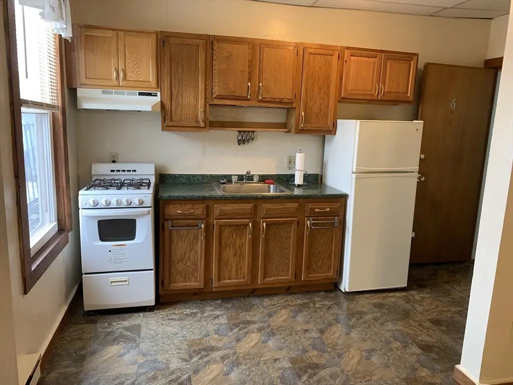 29 Commercial #6, Lynn