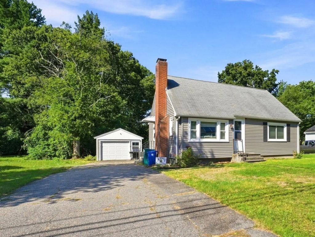 42 7 Mile River Dr, Attleboro