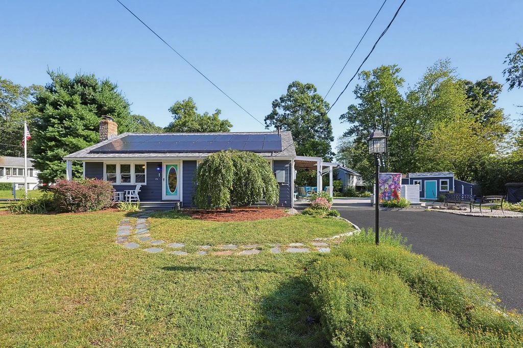 73 Hickory Rd., Attleboro