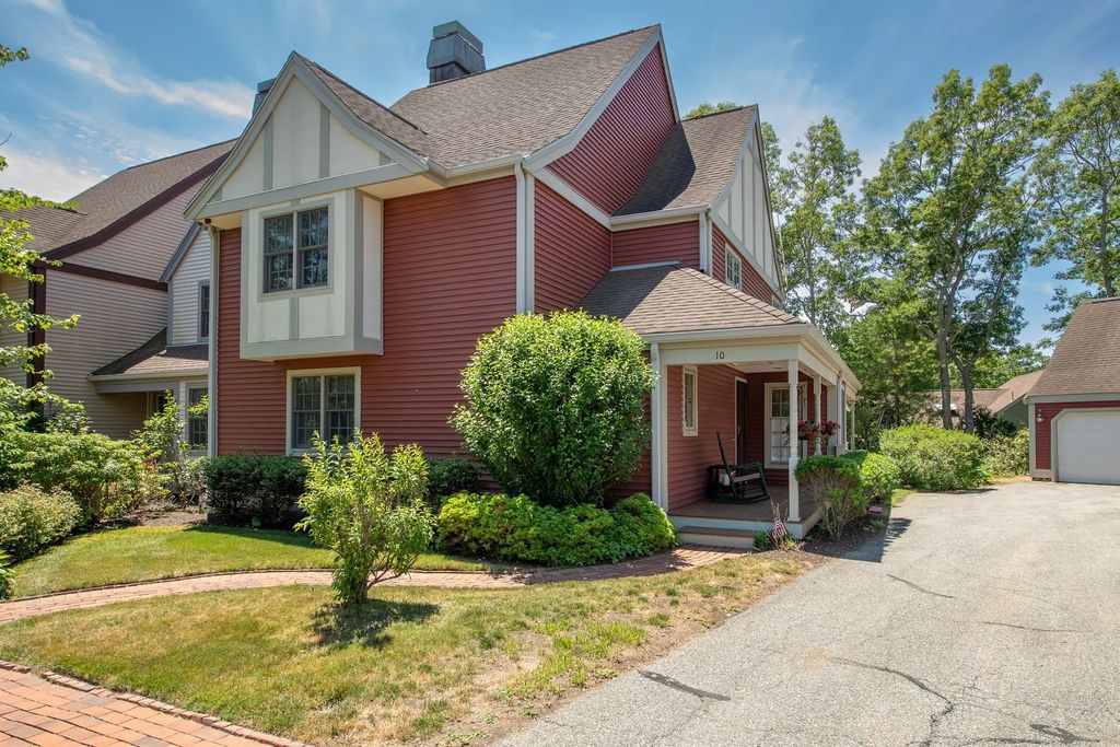 10 Village Green Circle, Mashpee