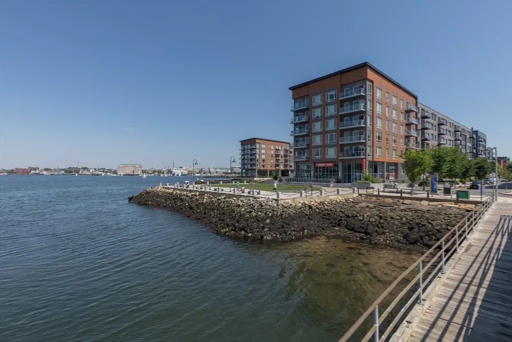 45 Lewis St #u403, Boston