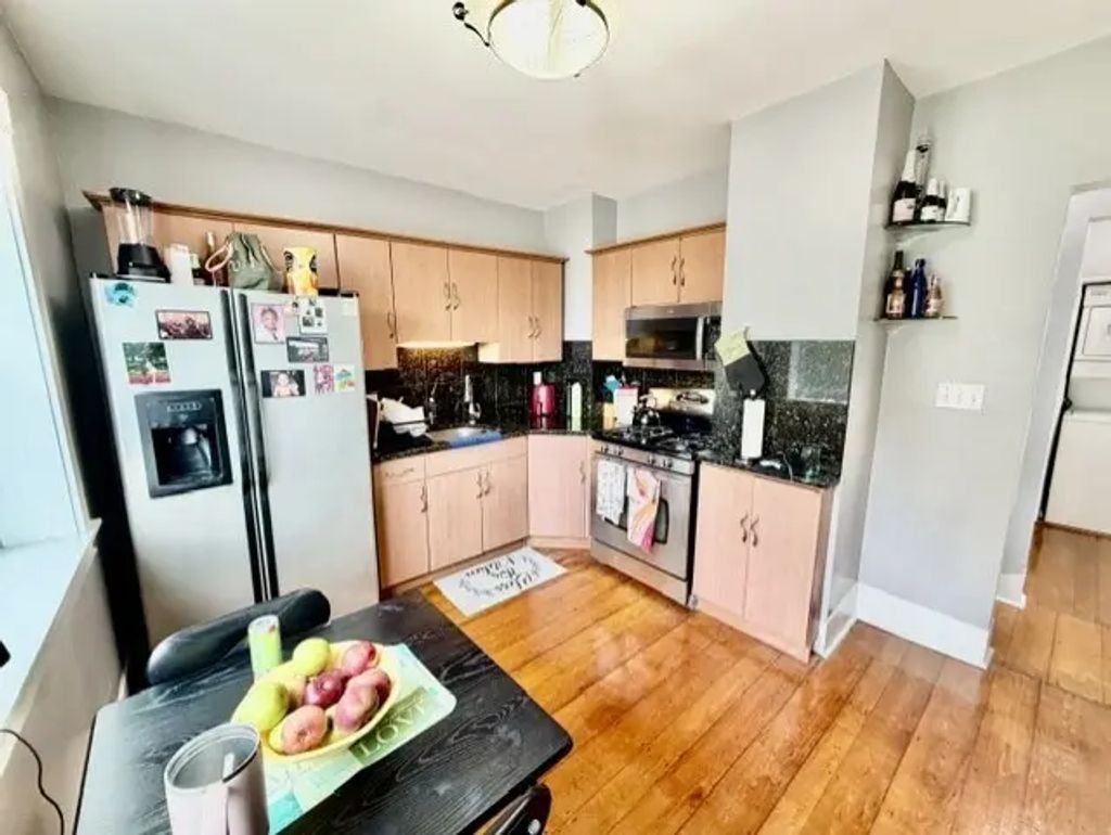 6 Malden #2, Everett