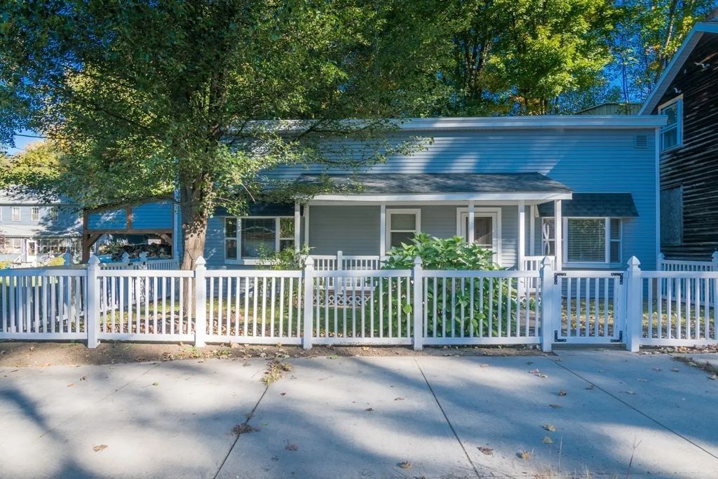 171 Main St, Russell