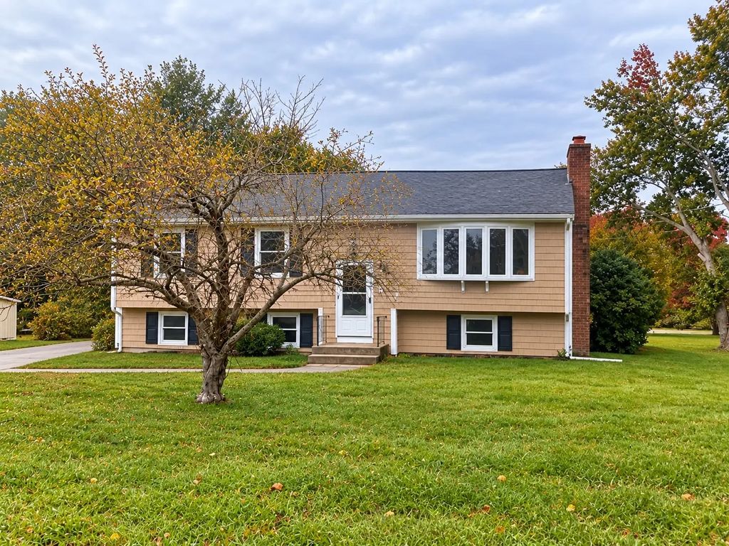 60 Sheldonville Rd, North Attleboro