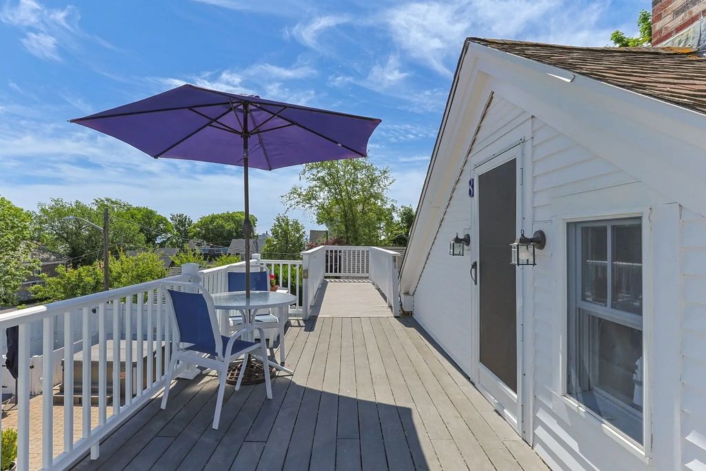 15 Cottage St #8, Provincetown