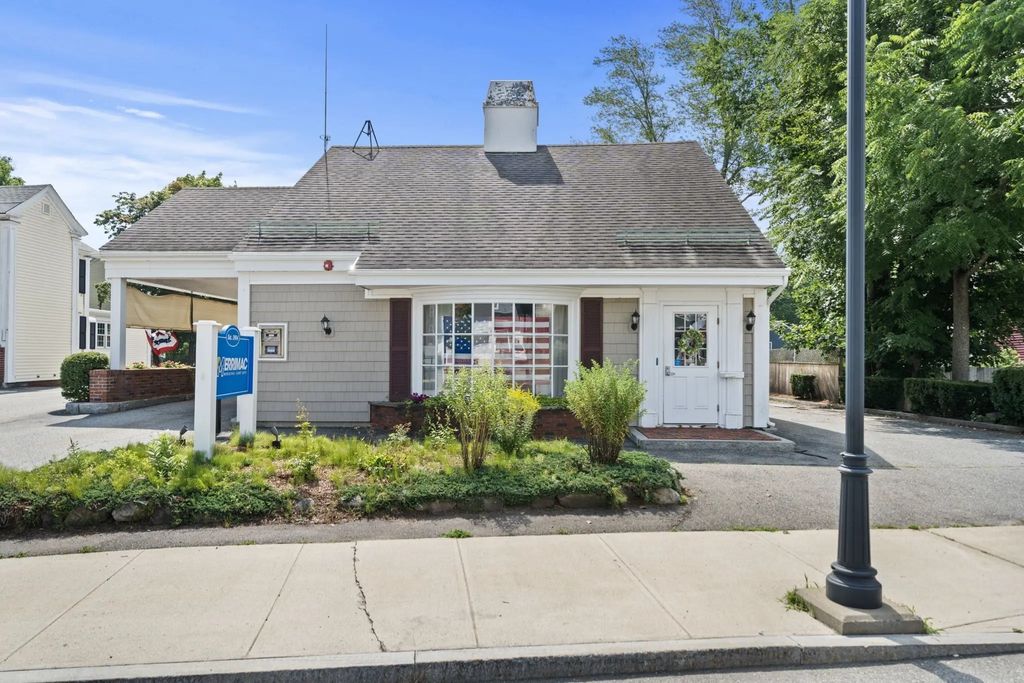 10 W Main St, Merrimac