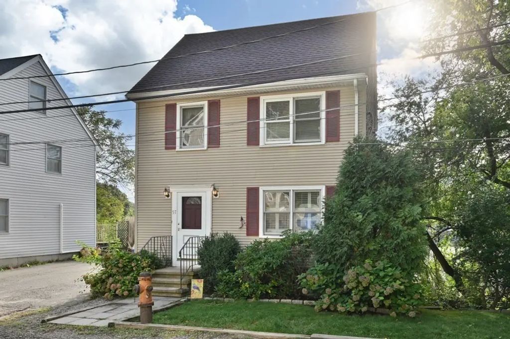 57 Hillcrest St, Waltham