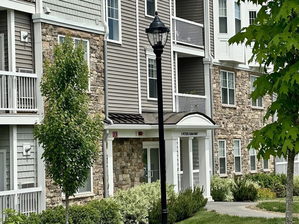 3405 Peters Farm Way #3405, Westborough