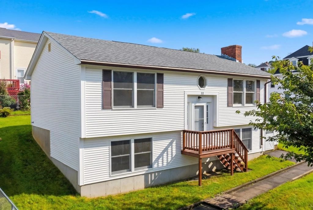 32 Danis St, Fall River