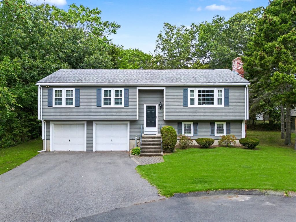 23 Evergreen Way, Dedham
