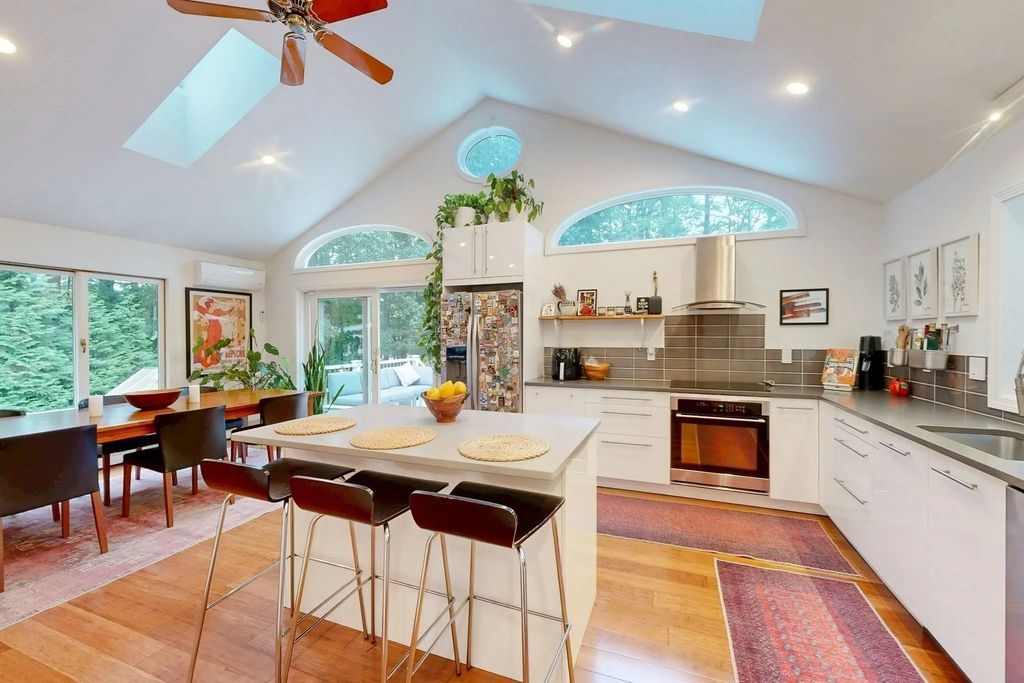 345 Lowell St, Reading