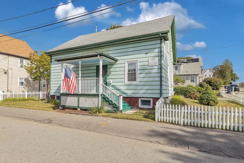 22 Barry St, Boston