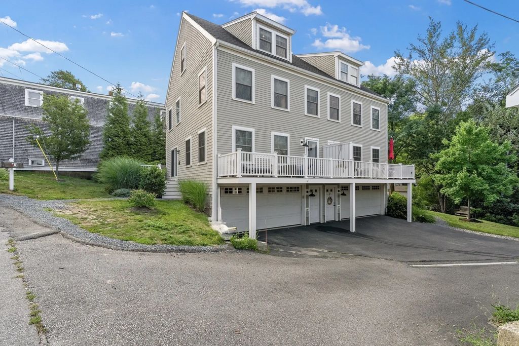 11 Rockland Circle #1, Hull