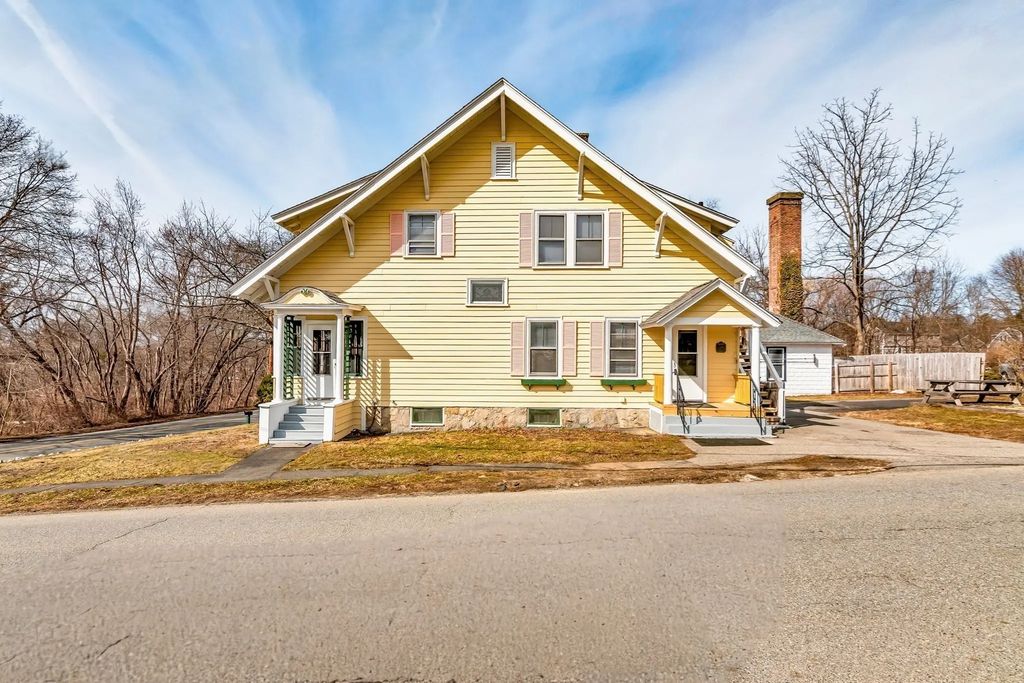 219 Pelham Street, Methuen