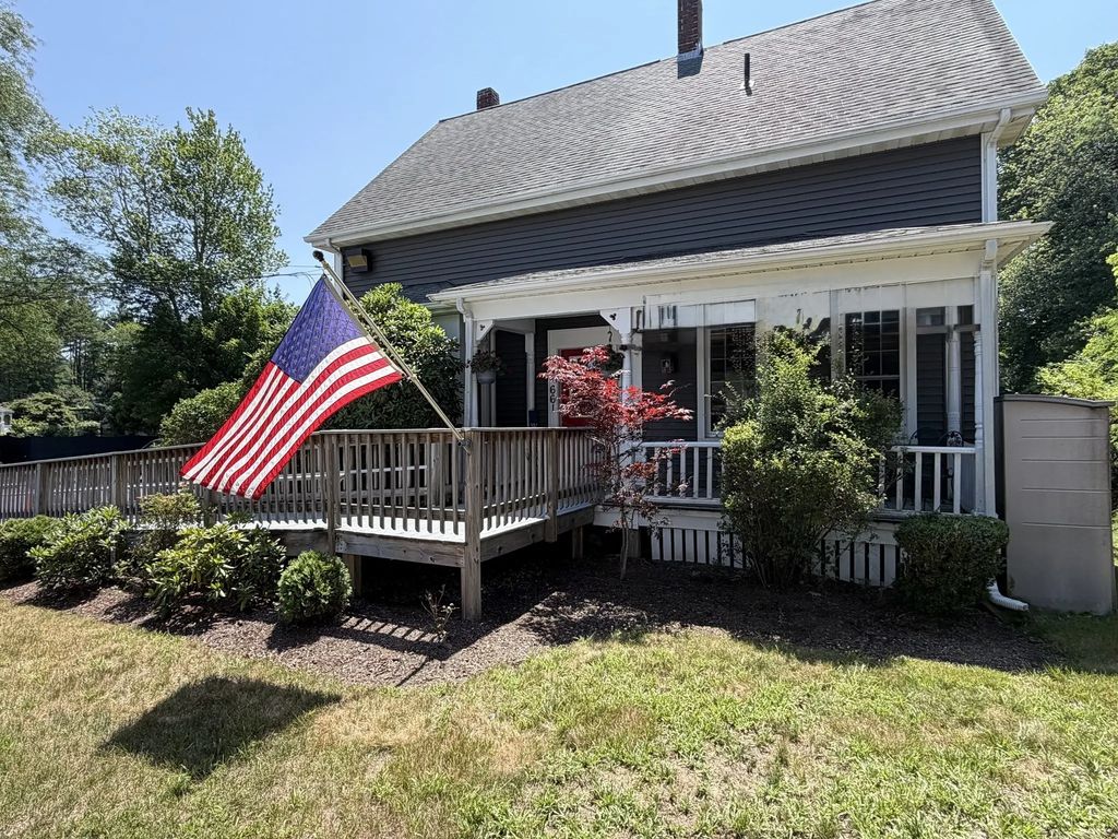 661 South St W, Raynham