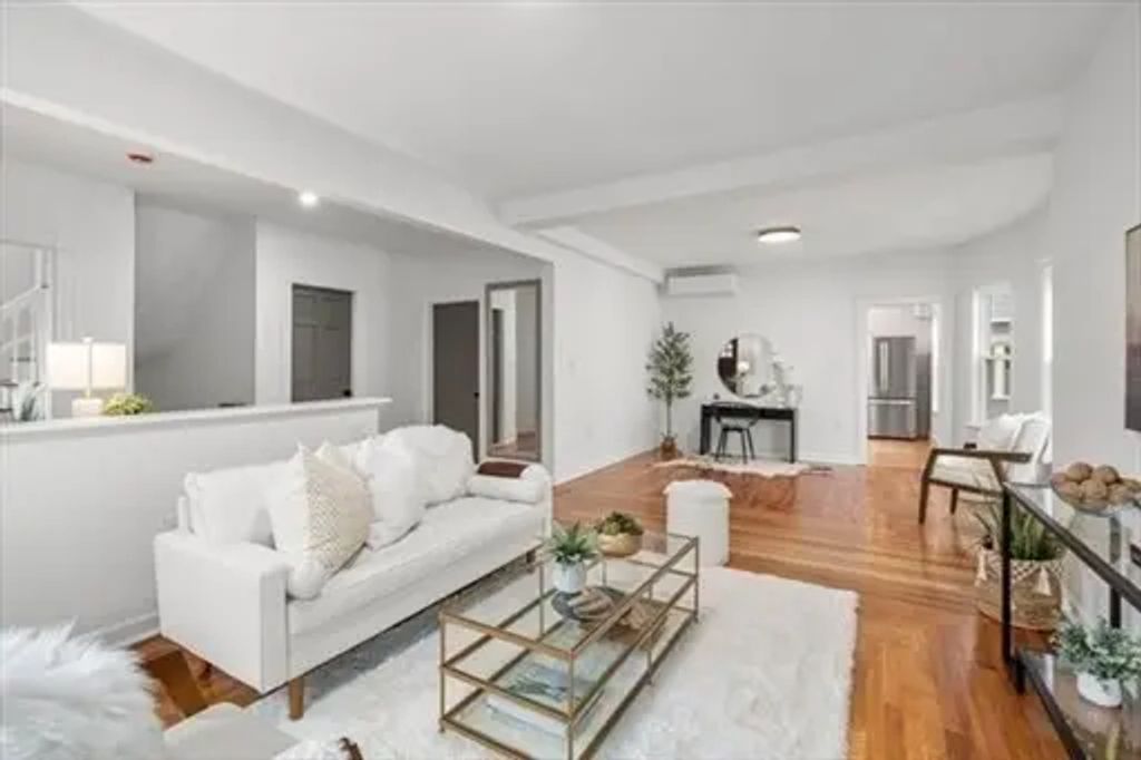 22 Charnwood Rd #b, Somerville