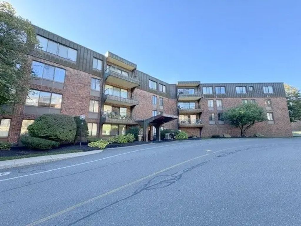 1002 Paradise Rd #3r, Swampscott