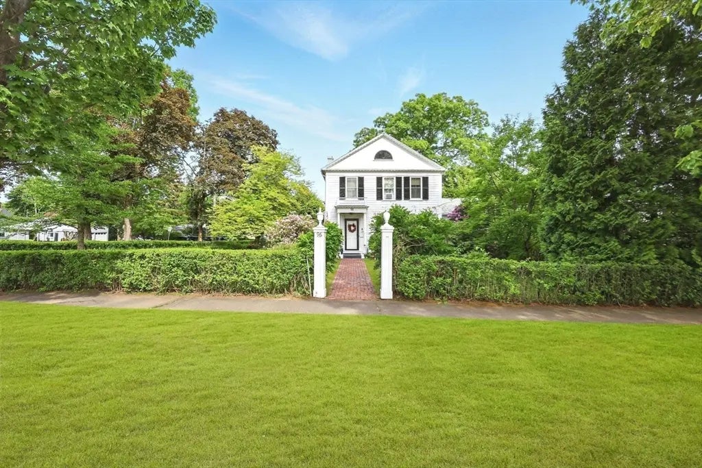 96 College St, South Hadley