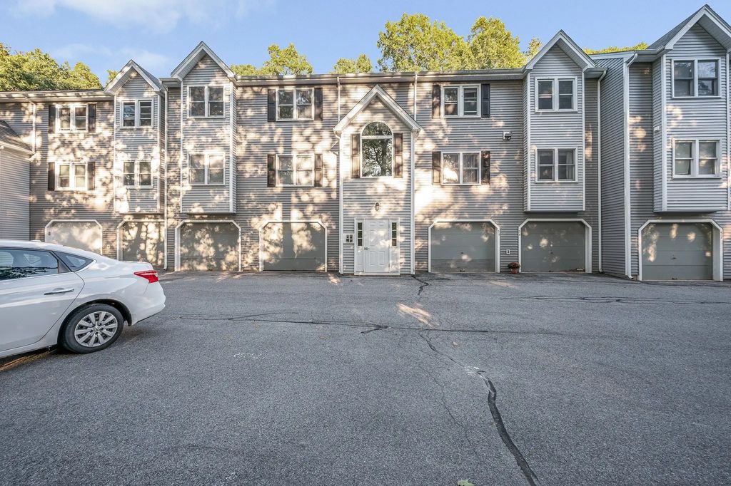 124 Tennis Plaza Rd #56, Dracut