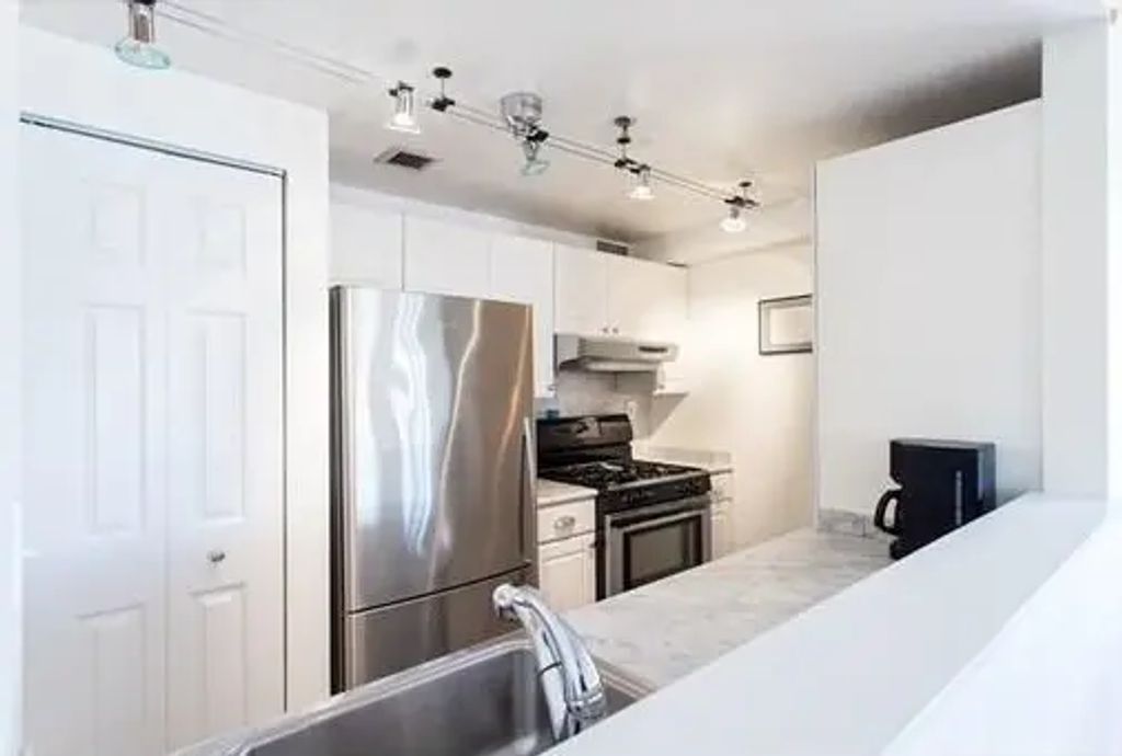 15 N Beacon St #608, Boston
