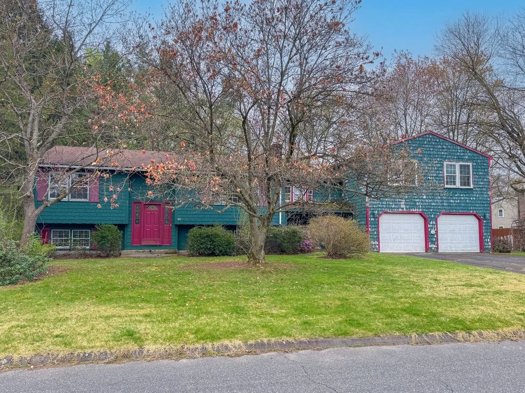 60 White Fox Rd, Agawam