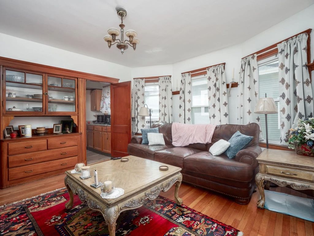 55 Central St #2, Somerville