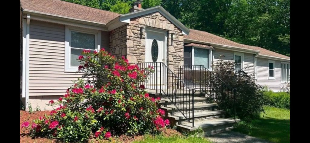 7 W Hill Ter, Worcester