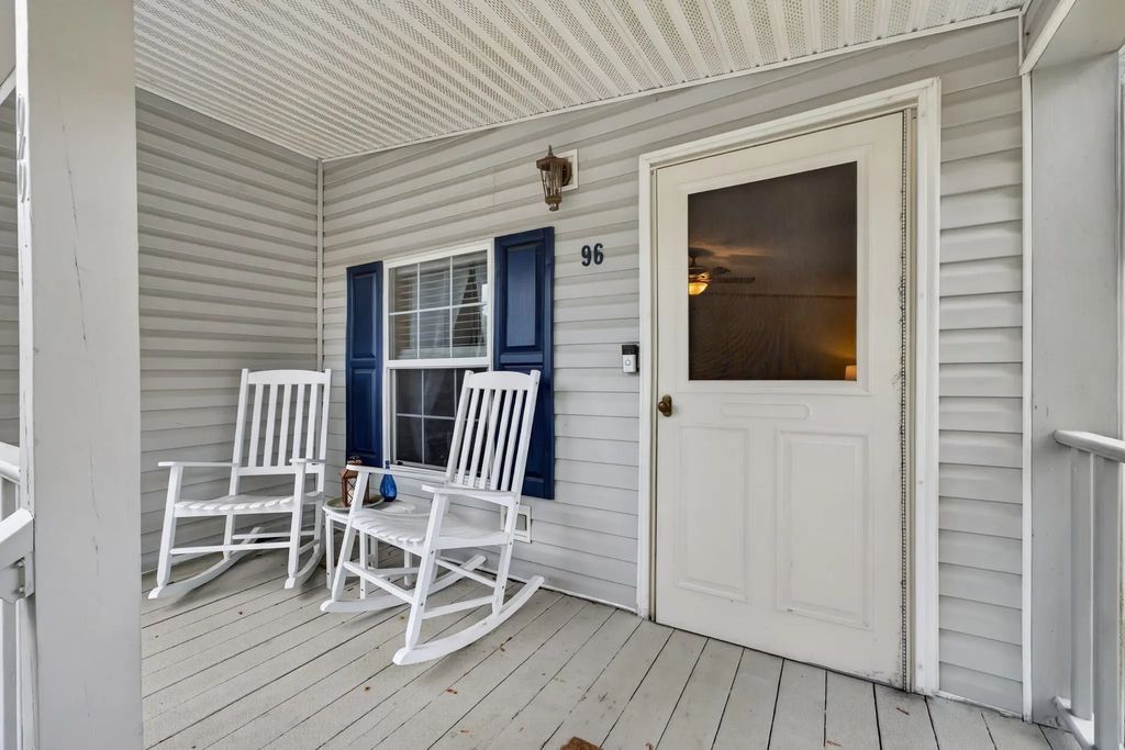96 Songbird Ln, Tiverton