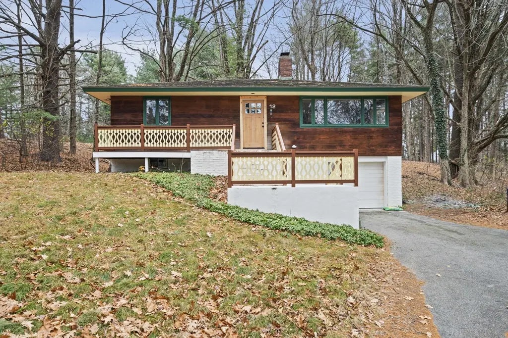 12 Sabrina Farm Road, Wellesley