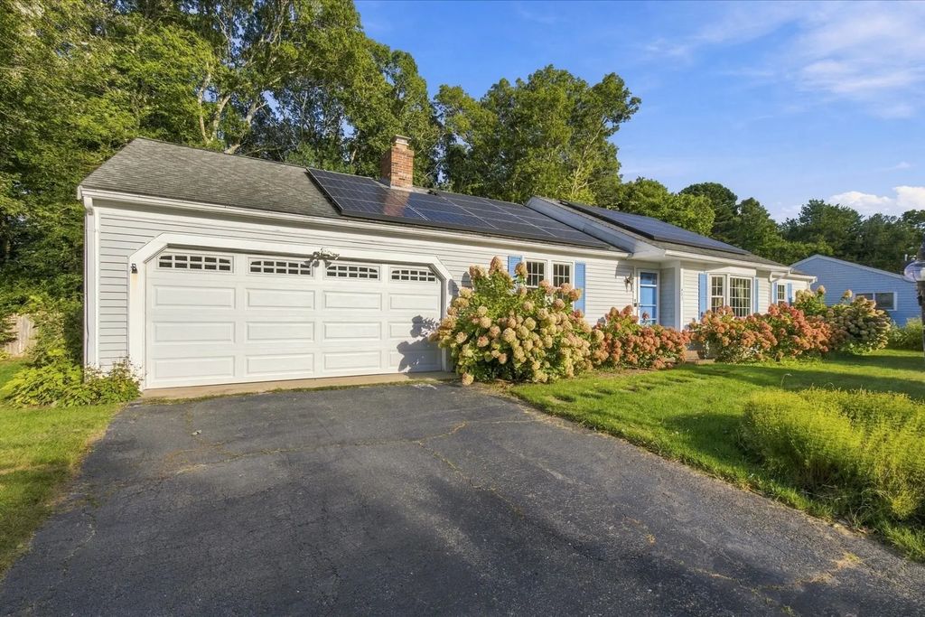 402 Prince Hinckley Rd, Barnstable