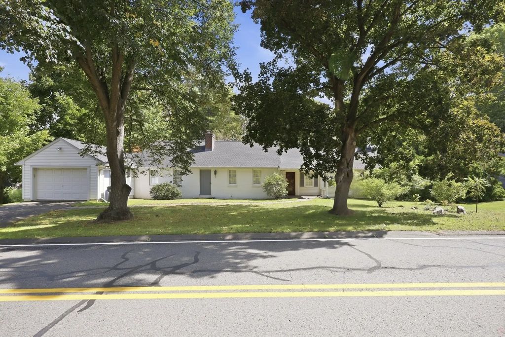 1006 South East Street, Amherst