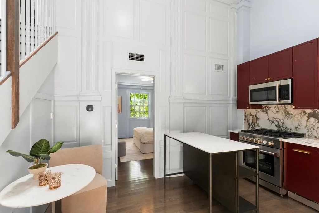 7 Crombie St #10, Salem