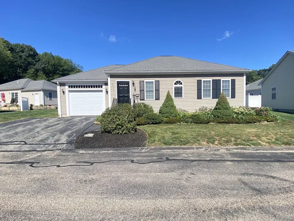 4 Marys Way #4, Lakeville