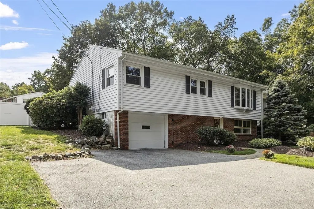 92 Goodale Street, Peabody