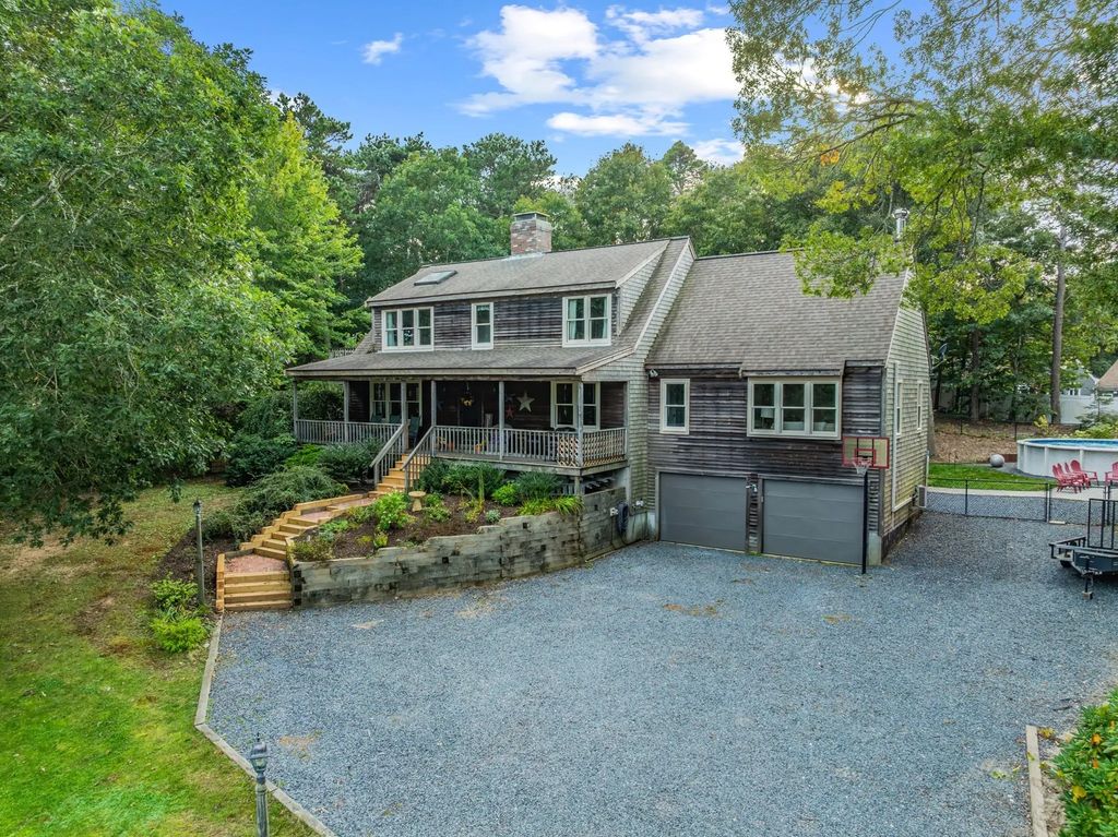 53 Kettle Hole Rd, Barnstable