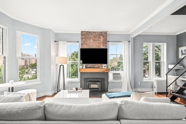 17 Cazenove St #408, Boston