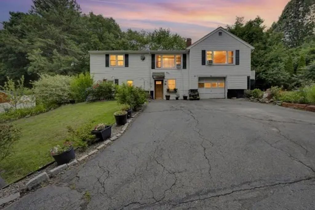 21 N Steele St, Worcester