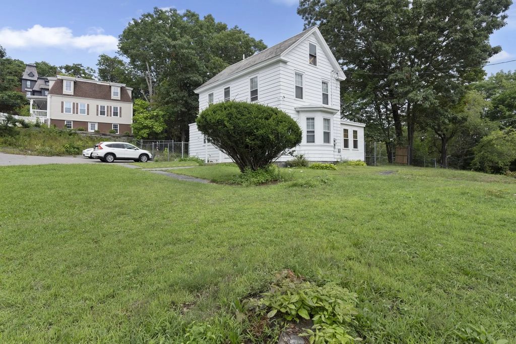88 Ashburnham St, Fitchburg