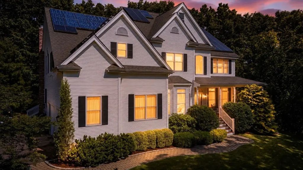 22 Rhodes Dr, Wrentham