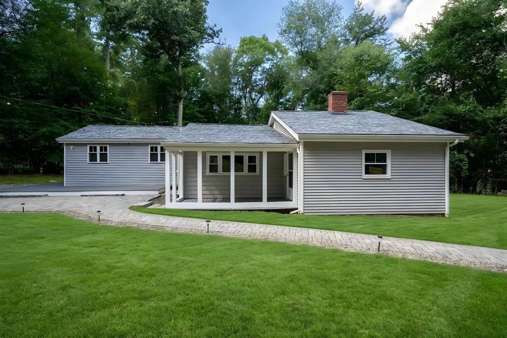 23 Woodbury Rd, Southborough