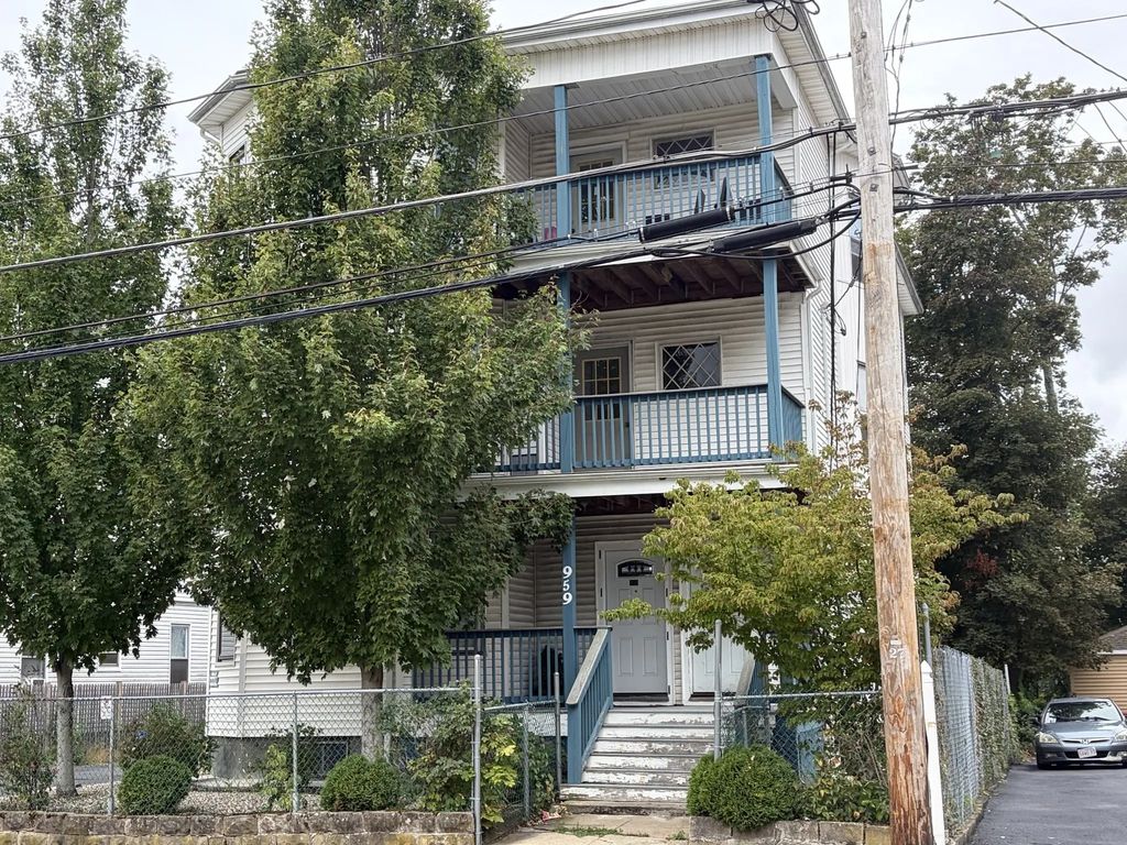 957 Warren Avenue, Brockton