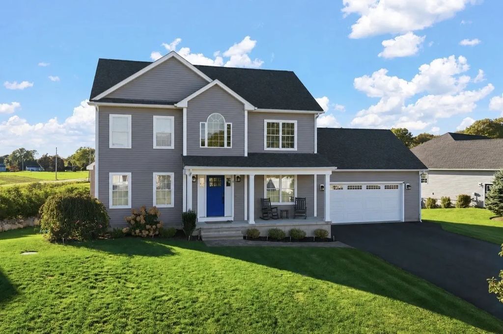 8 Lannister Ln, Seekonk